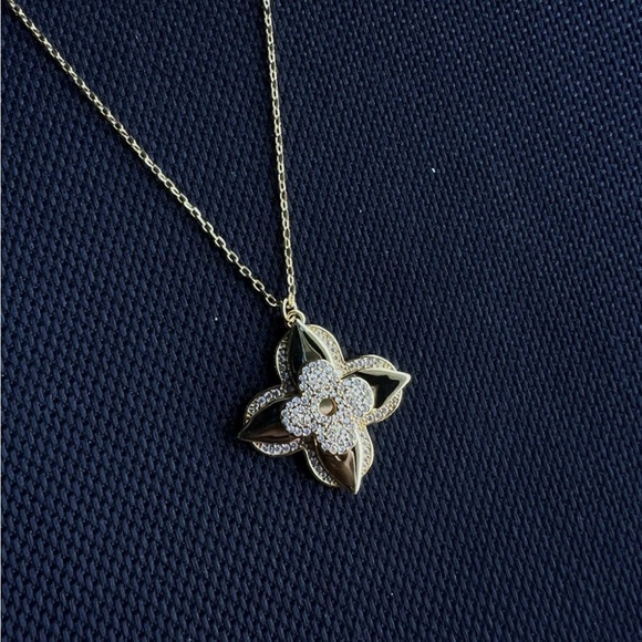 Louis Vuitton Flower Pendant Necklace - Picture 1 of 6